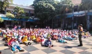 IMG-20260721-WA0112 Babinsa Klojen Tanamkan Nilai Kebangsaan, Bentuk Generasi Muda Berkarakter dan Cinta NKRI