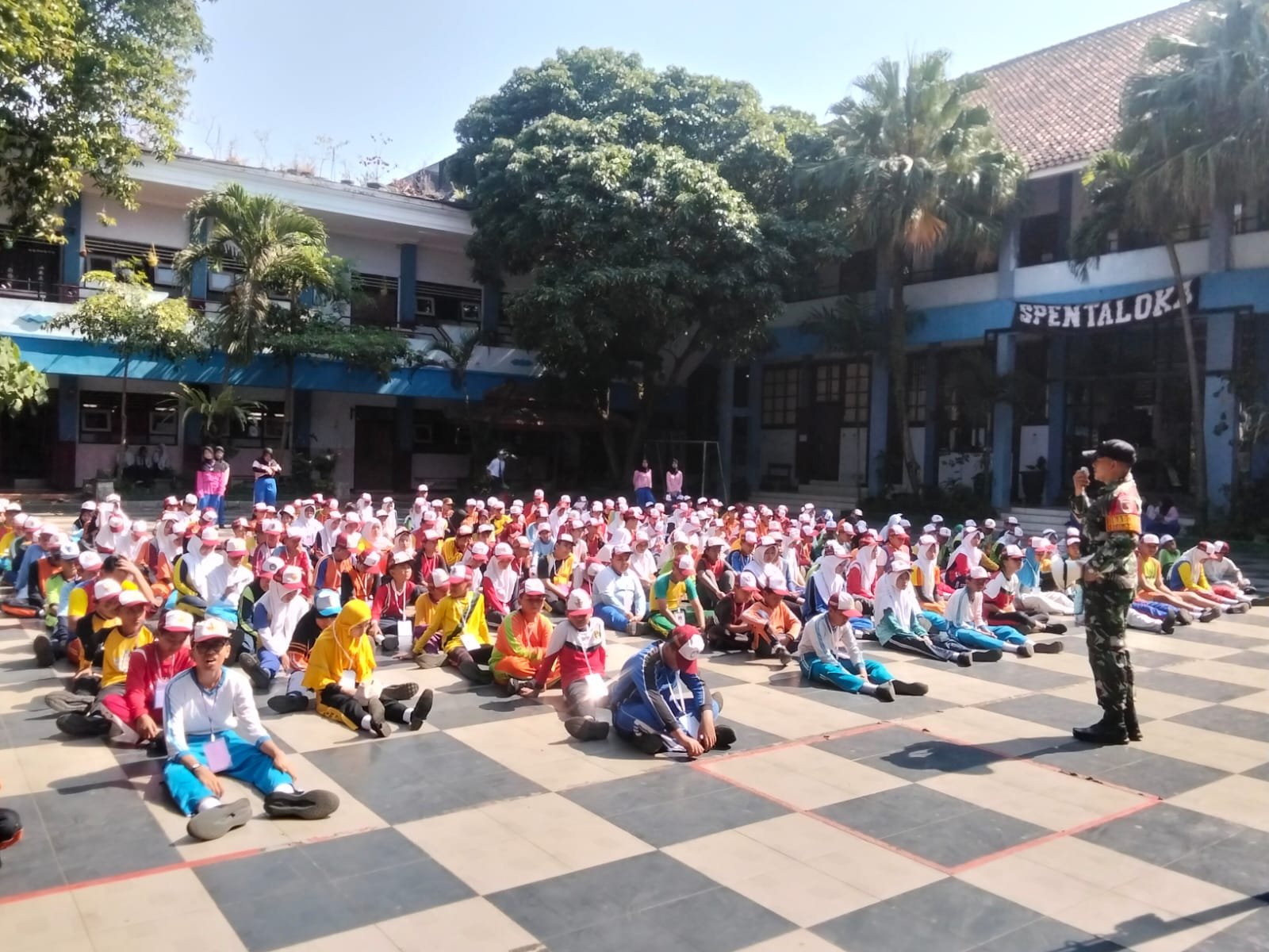 Babinsa Klojen Tanamkan Nilai Kebangsaan, Bentuk Generasi Muda Berkarakter dan Cinta NKRI