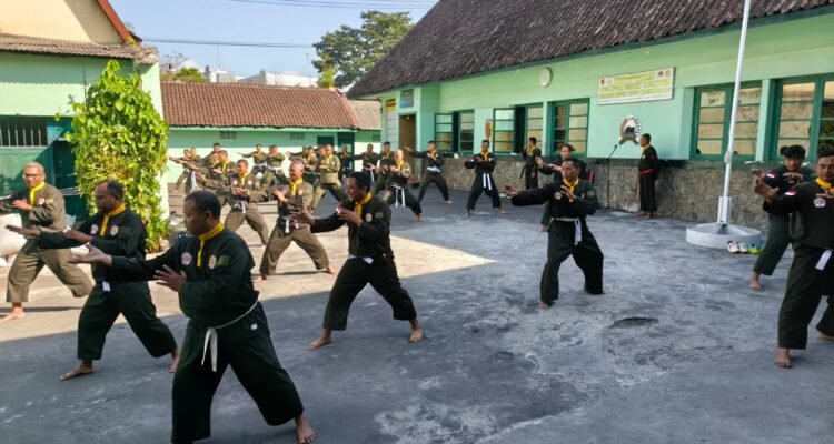 IMG-20260721-WA0114 Kodim 0833 Asah Kemampuan Pencak Silat Militer, Perkuat Profesionalisme dan Kesiapsiagaan Prajurit
