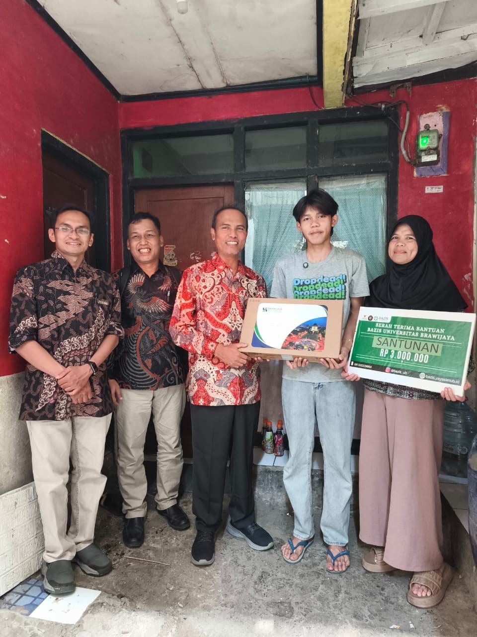 UB Berikan Laptop dan Beasiswa kepada Calon Mahasiswa di Bandung, Wujud Dukungan bagi Keluarga Prasejahtera