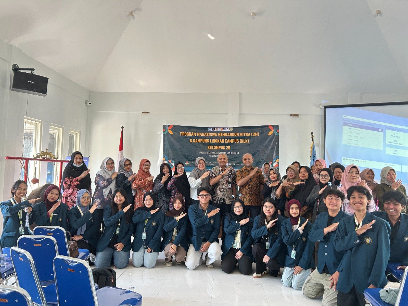 Wujudkan Dapur Sehat, Mahasiswa FTAB UB Edukasi Ibu-Ibu PKK Ketawanggede Terapkan Keamanan Pangan Rumah Tangga.