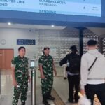 Babinsa Klojen Perkuat Pengamanan Objek Vital di Stasiun Kereta Api Kota Lama