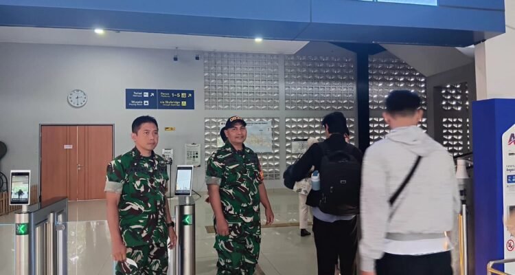 IMG-20260726-WA0011 Babinsa Klojen Perkuat Pengamanan Objek Vital di Stasiun Kereta Api Kota Lama