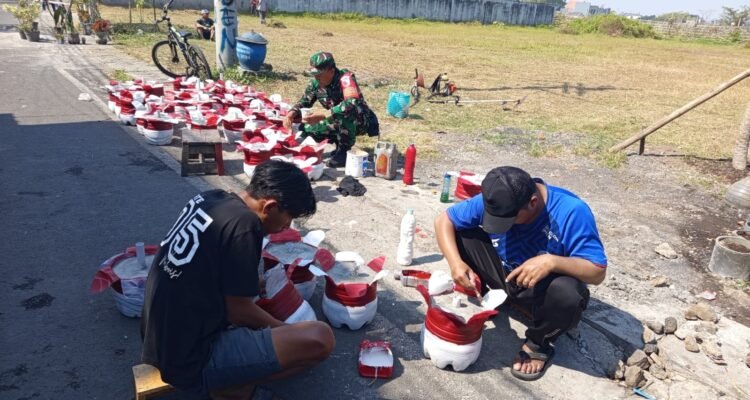 Semangat Gotong Royong, Babinsa Lowokwaru dan Warga Bersihkan Lingkungan Sambut HUT Ke-81 Kemerdekaan RI