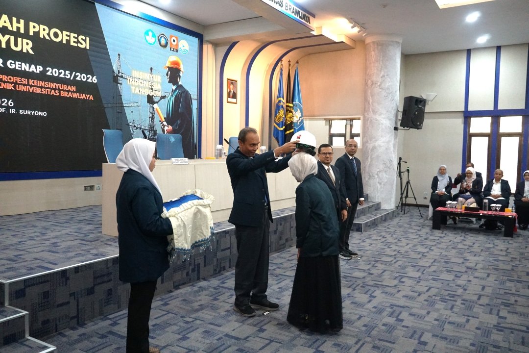 FT UB Kukuhkan 69 Insinyur Profesional, Siapkan SDM Berintegritas untuk Menjawab Tantangan Indonesia Emas 2045