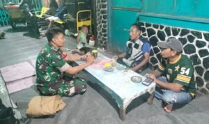 Babinsa Klojen Perkuat Kamtibmas Melalui Komsos Humanis, Bangun Kedekatan dengan Warga