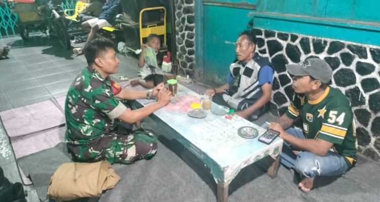 IMG-20260729-WA0107 Babinsa Klojen Perkuat Kamtibmas Melalui Komsos Humanis, Bangun Kedekatan dengan Warga