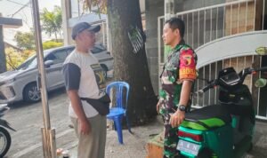 Babinsa Kiduldalem Perkuat Kemitraan dengan Warga Lewat Komsos Dialogis untuk Jaga Kondusivitas Wilayah