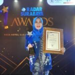 Ning Lia Raih Penghargaan Tokoh Politik Idola Gen Z pada Radar Surabaya Award 2026