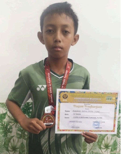 Siswa SMAN 6 Malang Ukir Prestasi di Kejuaraan Tenis Lapangan Korwil IV 2026, Muhamad Satria Putra Yudha Raih Juara 3