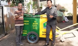 anas pokir Pokir Dewan Menyentuh Kebutuhan Warga, M Anas Muttaqin FPKB, Salurkan Gerobak dan Tong Sampah hingga Sarana Lingkungan di Mulyorejo.