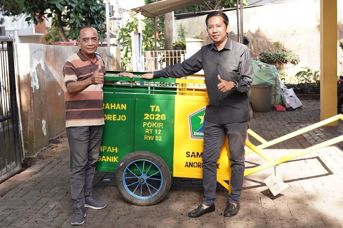 Pokir Dewan Menyentuh Kebutuhan Warga, M Anas Muttaqin FPKB, Salurkan Gerobak dan Tong Sampah hingga Sarana Lingkungan di Mulyorejo.