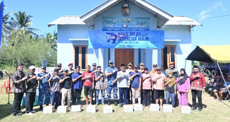 Pengabdian Tanpa Batas, Hari Bakti TNI AU Ke-79 Diwarnai Aksi Sosial Lanud Abd Saleh untuk Masyarakat Banyuwangi