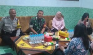 Babinsa Blimbing Tingkatkan Kedekatan dengan Warga Lewat Komsos Humanis