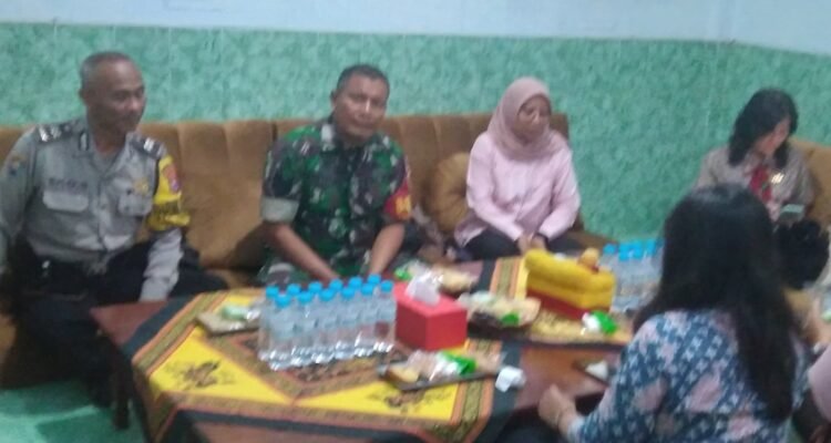 Babinsa Blimbing Tingkatkan Kedekatan dengan Warga Lewat Komsos Humanis