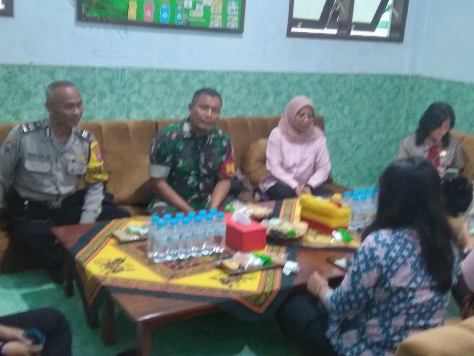 Babinsa Blimbing Tingkatkan Kedekatan dengan Warga Lewat Komsos Humanis