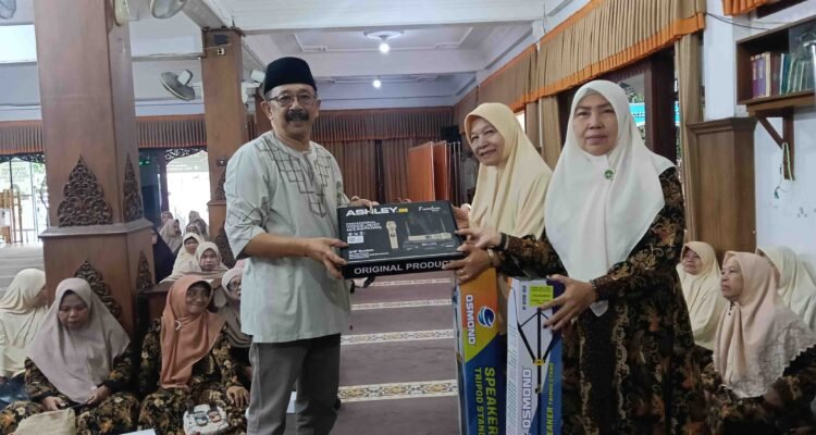 c1_20260718_18351621 Pokir FPKB DPRD Kota Malang Cair, Arief Wahyudi Salurkan Bantuan Sound System hingga Hadrah untuk Kelompok Seni dan Muslimat NU