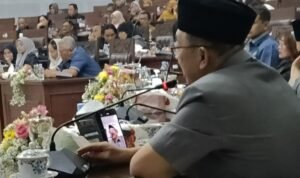 dari samping Arief Wahyudi Soroti Tiga Persoalan Krusial Pemkot Malang: Disiplin Rapat, Kekosongan Jabatan hingga Pengelolaan Aset Daerah.