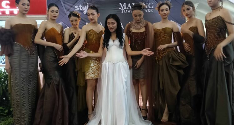Mother Earth Tutup MFR Series -7, Migi Rihasalay Ajak Publik Menjaga Bumi Lewat Karya Busana.