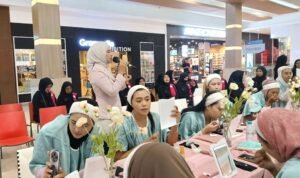 pelatihan Dari Dapur ke Dunia Usaha, BFBL dan Spektra Bekali Ibu Rumah Tangga di Malang dengan Keterampilan Kecantikan Gratis