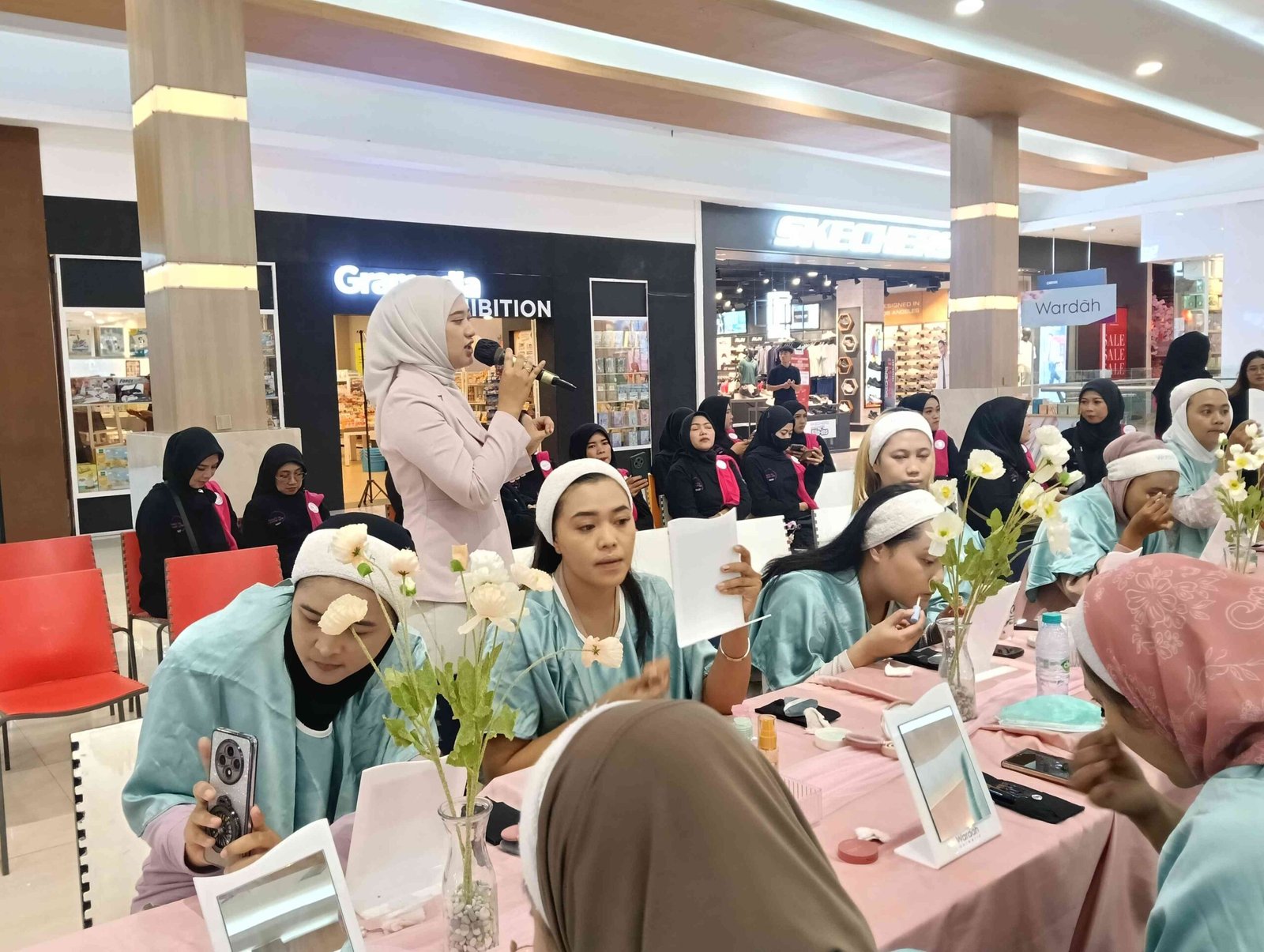 Dari Dapur ke Dunia Usaha, BFBL dan Spektra Bekali Ibu Rumah Tangga di Malang dengan Keterampilan Kecantikan Gratis
