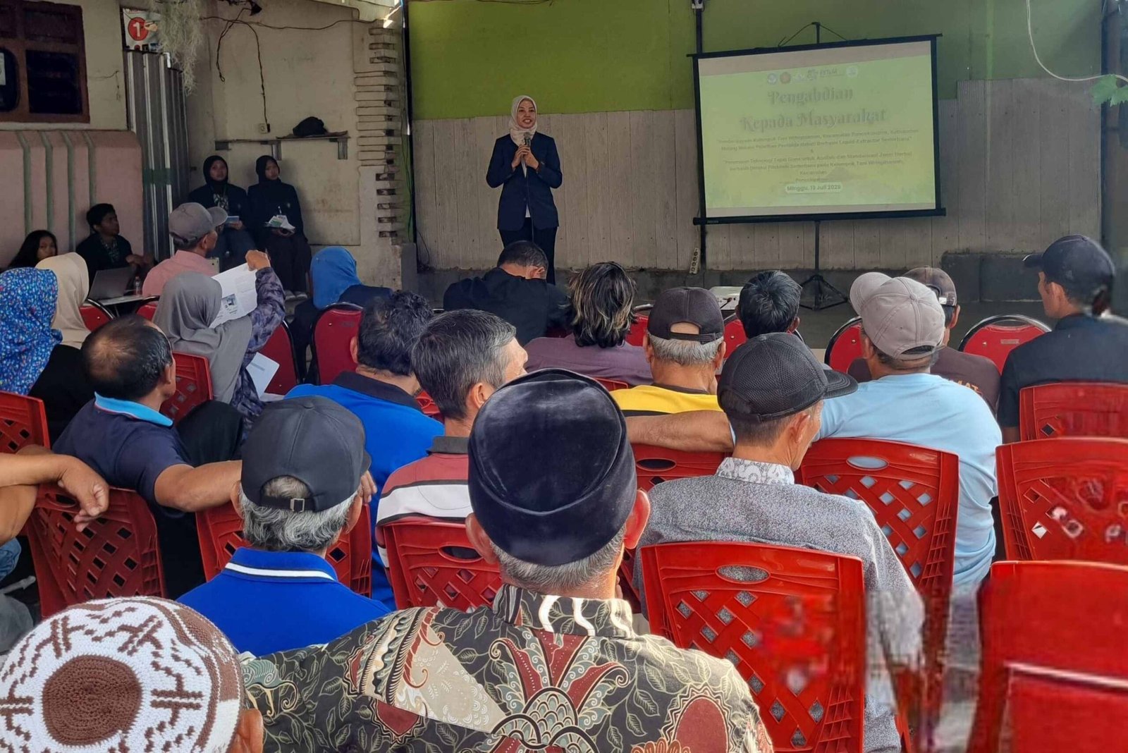 Dosen Kimia UB Latih Warga Poncokusumo Analisis Fitokimia, Dorong Jamu Herbal Berstandar Ilmiah