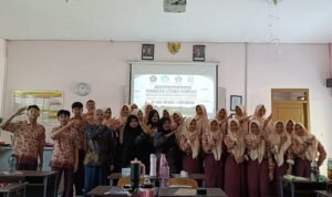 Foto 2. Foto bersama siswa GeoGebra dan AI Masuk Kelas, FSTeM UB Dongkrak Literasi Numerasi Siswa SMAN 1 Krembung