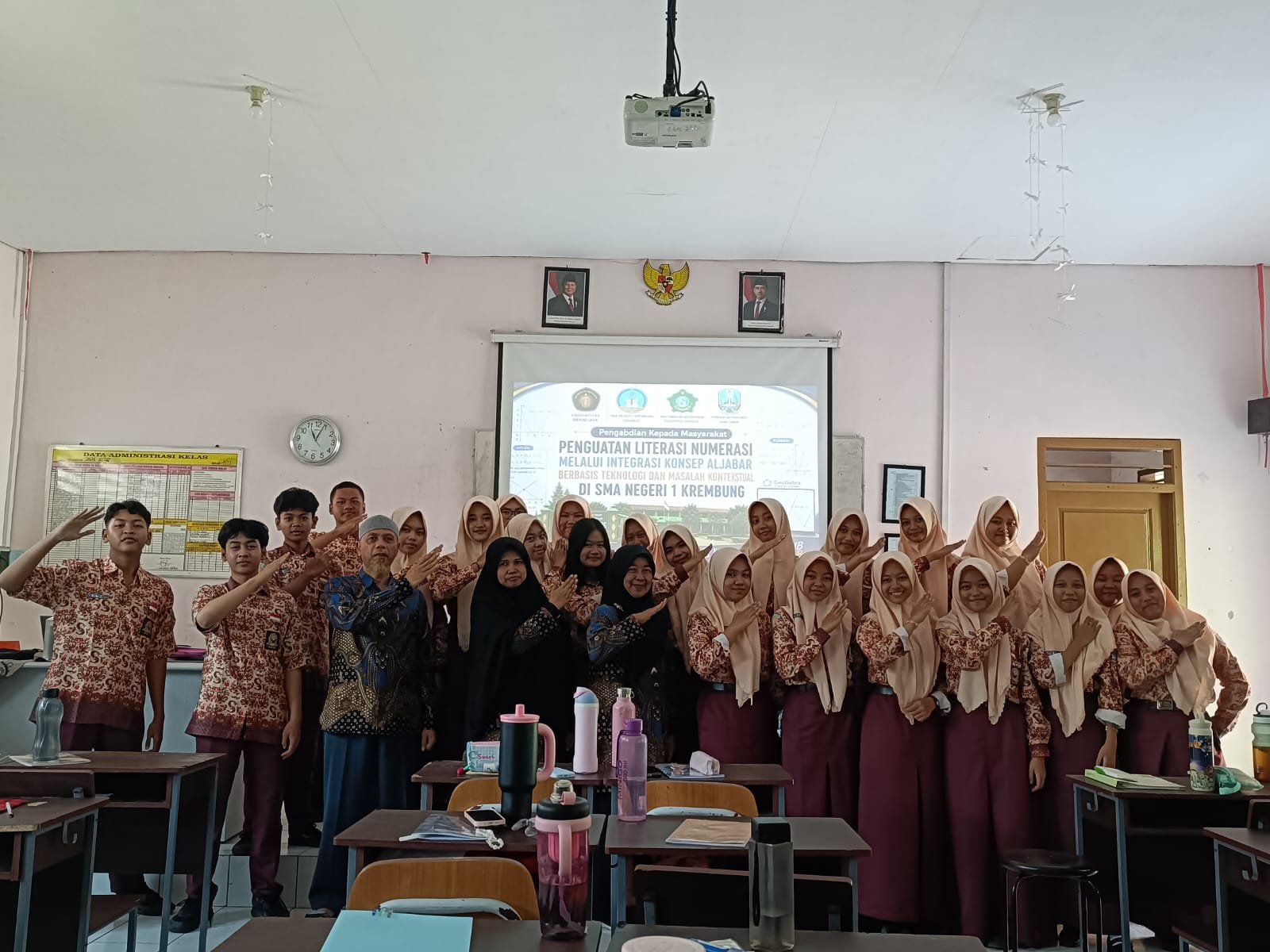 GeoGebra dan AI Masuk Kelas, FSTeM UB Dongkrak Literasi Numerasi Siswa SMAN 1 Krembung