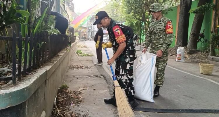 Babinsa Sukoharjo Ajak Warga dan Pelajar Tanamkan Budaya Peduli Kebersihan Lingkungan