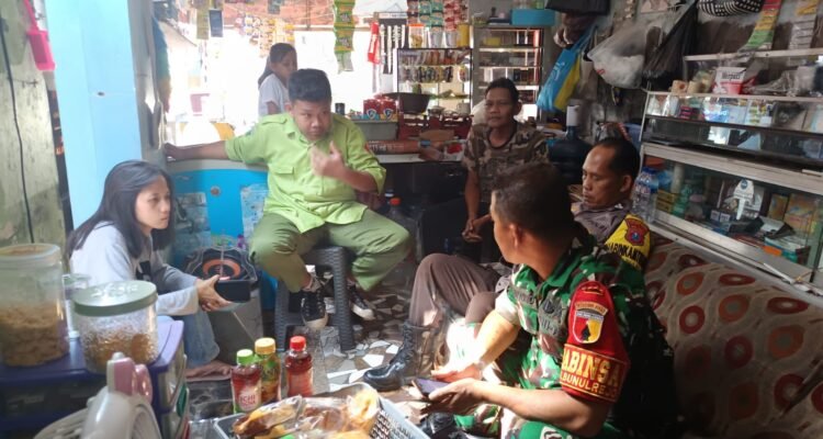 Babinsa dan Bhabinkamtibmas Bunulrejo Perkuat Sinergi dengan Warga, Jaga Kamtibmas Lewat Anjangsana