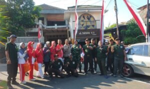 Babinsa Bunulrejo Bersama Linmas dan Perangkat RW 07 Amankan Rangkaian Peringatan HUT Ke-81 Kemerdekaan RI