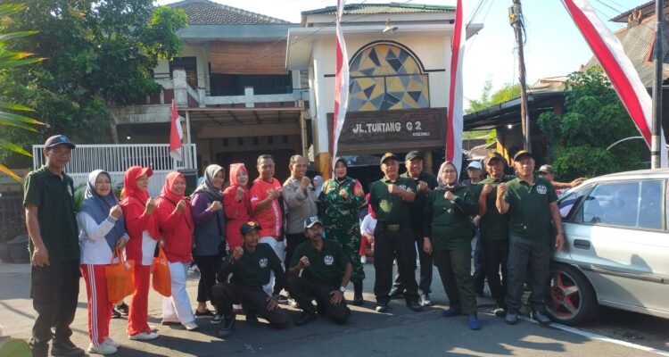 Babinsa Bunulrejo Bersama Linmas dan Perangkat RW 07 Amankan Rangkaian Peringatan HUT Ke-81 Kemerdekaan RI