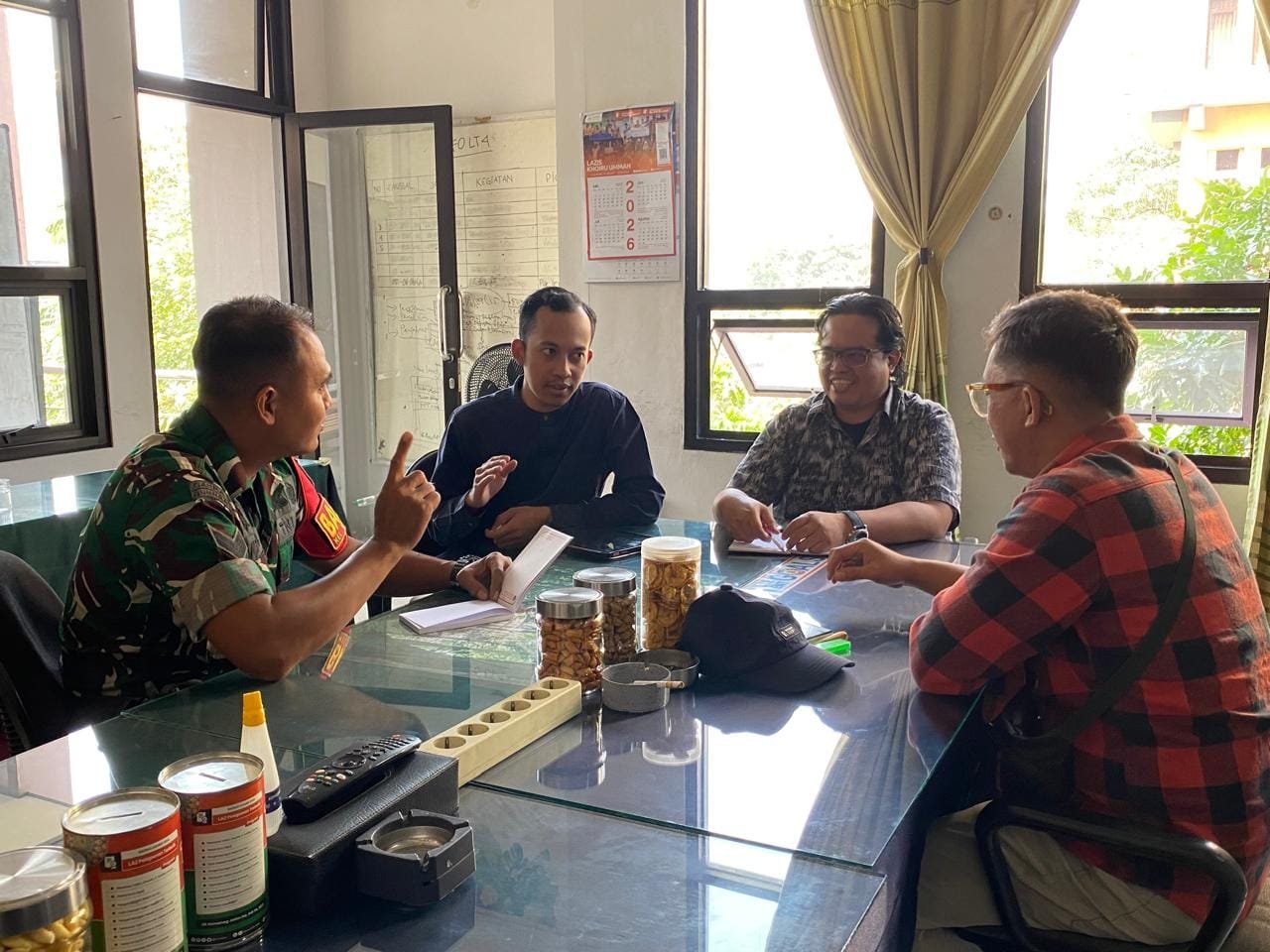 Komsos Babinsa Ketawanggede Perkuat Soliditas dan Kemitraan Bersama Warga serta Tokoh Pemuda