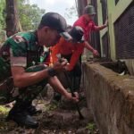 Babinsa Koramil Blimbing Bersama Linmas dan Warga Gotong Royong Bersihkan Lingkungan, Perkuat Kepedulian dan Kebersamaan