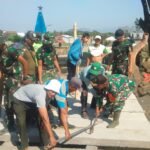 Lestarikan Nilai Sejarah dan Kebersihan Lingkungan, Babinsa Wonokoyo Gelar Karya Bhakti di Monumen Juang Hamid Rusdi