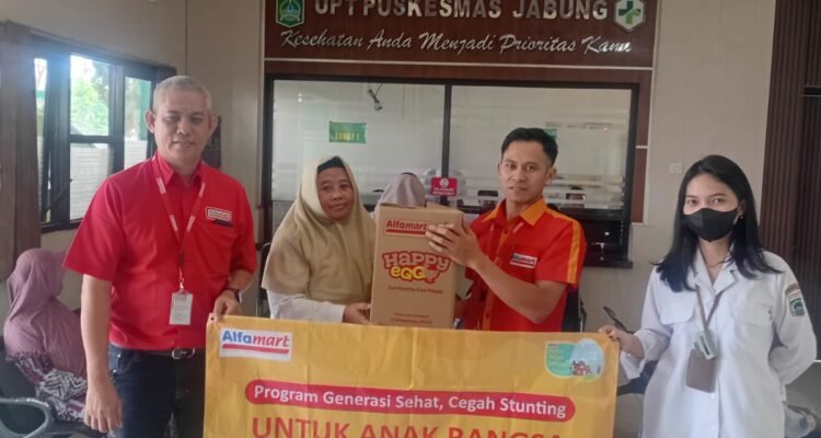 Alfamart Perkuat Upaya Tekan Stunting di Jabung, 35 Balita Dapat Program Satu Telur Sehari