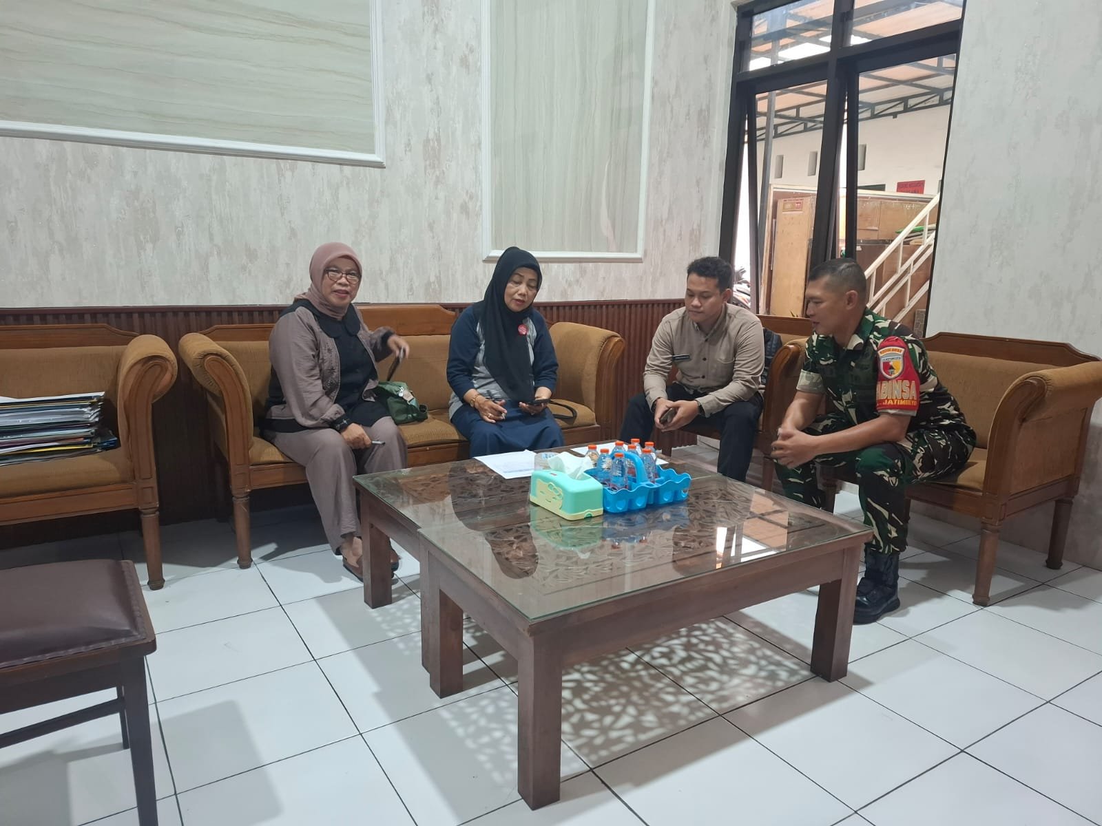 Babinsa Jatimulyo Perkuat Sinergi dengan Tokoh Masyarakat, Jaga Kondusivitas Wilayah Lewat Komsos