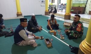 IMG-20260808-WA0047 Babinsa Tasikmadu Komsos Bersama Warga, Perkuat Kedekatan dan Kondusivitas Wilayah