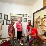 Bukan Sekadar Bantuan, STIESIA Bekali Kupu Sutra Meja Ergonomis agar Penyandang Disabilitas Makin Mandiri