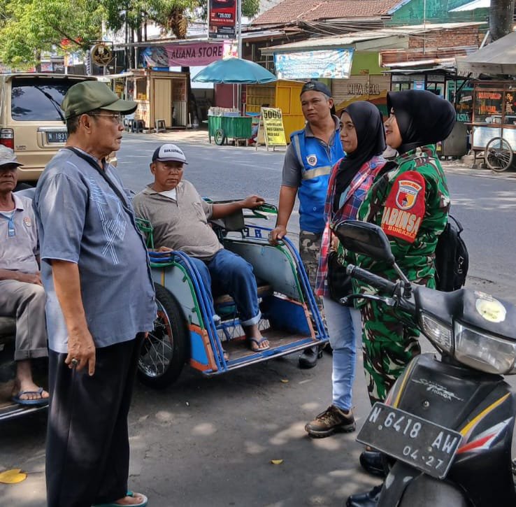 Dekat dengan Warga, Babinsa Bunulrejo Perkuat Sinergi TNI dan Rakyat