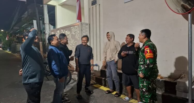 IMG-20260810-WA0052 Patroli Malam Babinsa Tunggulwulung Sapa Warga, Jaga Kondusivitas Wilayah