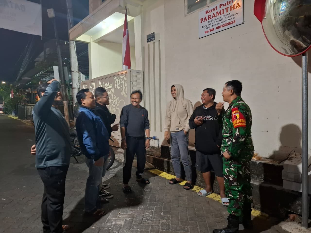 Patroli Malam Babinsa Tunggulwulung Sapa Warga, Jaga Kondusivitas Wilayah