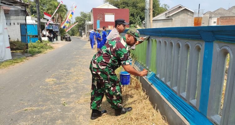 IMG-20260811-WA0036 Babinsa Buring Bersama Bhabinkamtibmas dan Warga Bersihkan Makam Muslim Gedangan