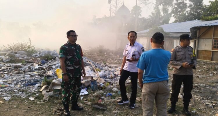 IMG-20260813-WA0073 Babinsa Sigap Tangani Kebakaran Tempat Penampungan Rongsok di Lesanpuro