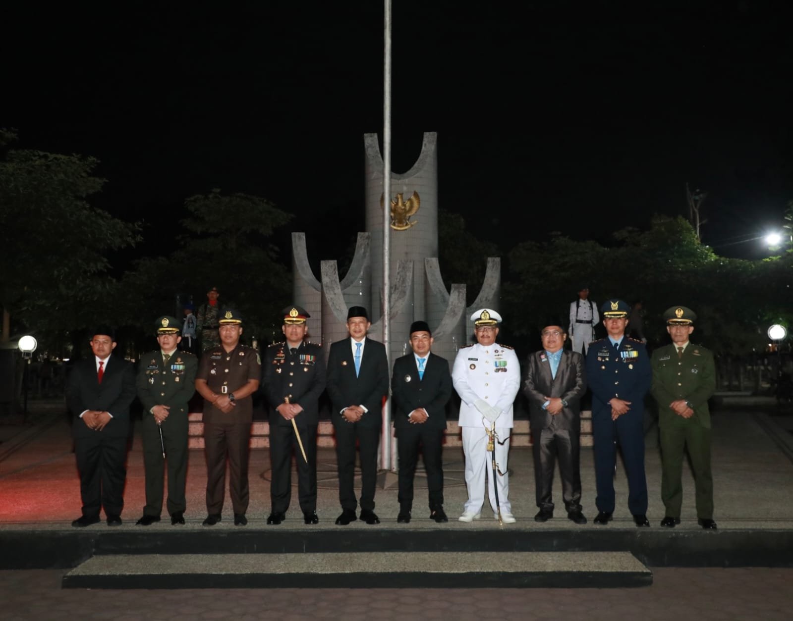 Dandim 0833 Dampingi Forkopimda Malang Ikuti Apel Kehormatan dan Renungan Suci di TMP Suropati
