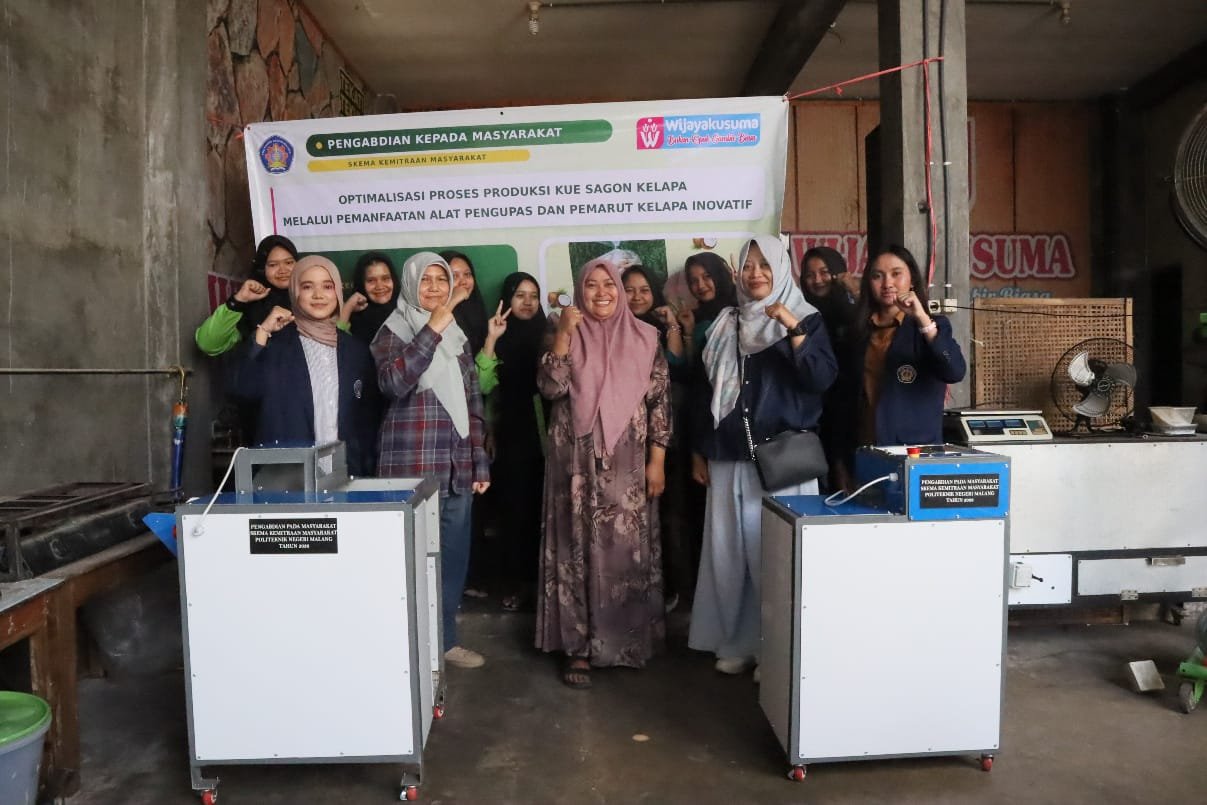 Polinema Dorong Produksi Kue Sagon Blitar Lebih Efisien dengan Mesin Pengupas dan Pemarut Kelapa