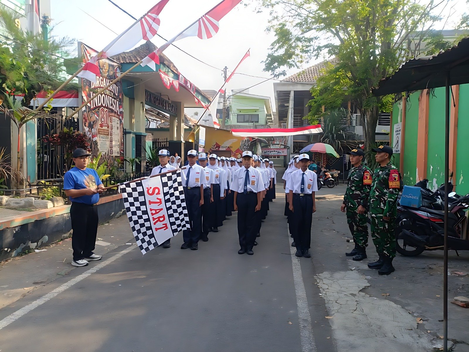 Babinsa Koramil Klojen Dampingi Lomba PBB Siswa SMP Negeri 9 Malang