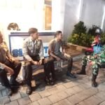 Patroli Malam Babinsa Blimbing Perkuat Kewaspadaan dan Kamtibmas Warga