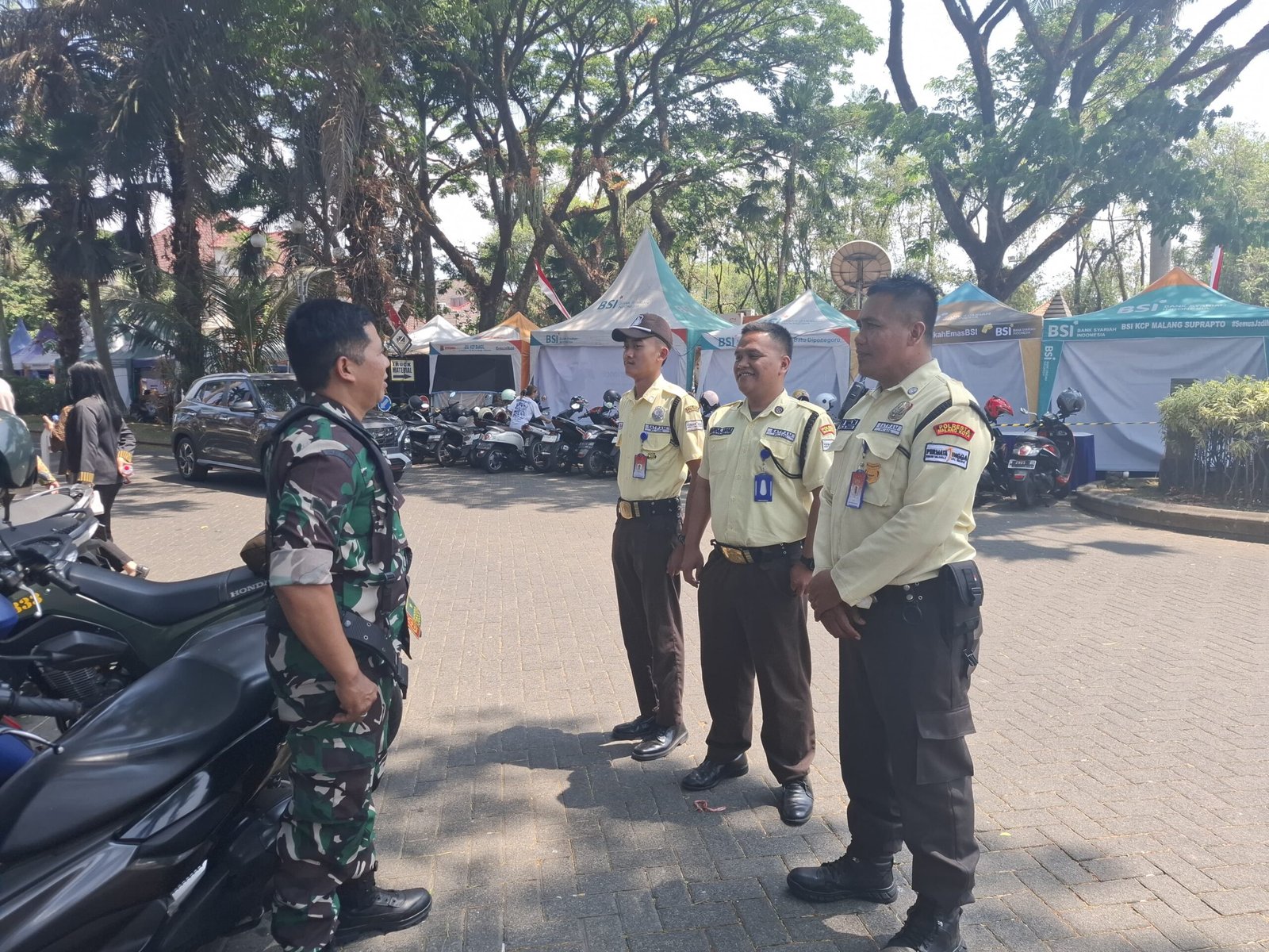 Perkuat Kemitraan dan Kepedulian Lingkungan, Babinsa Tunggulwulung Komsos Bersama Warga
