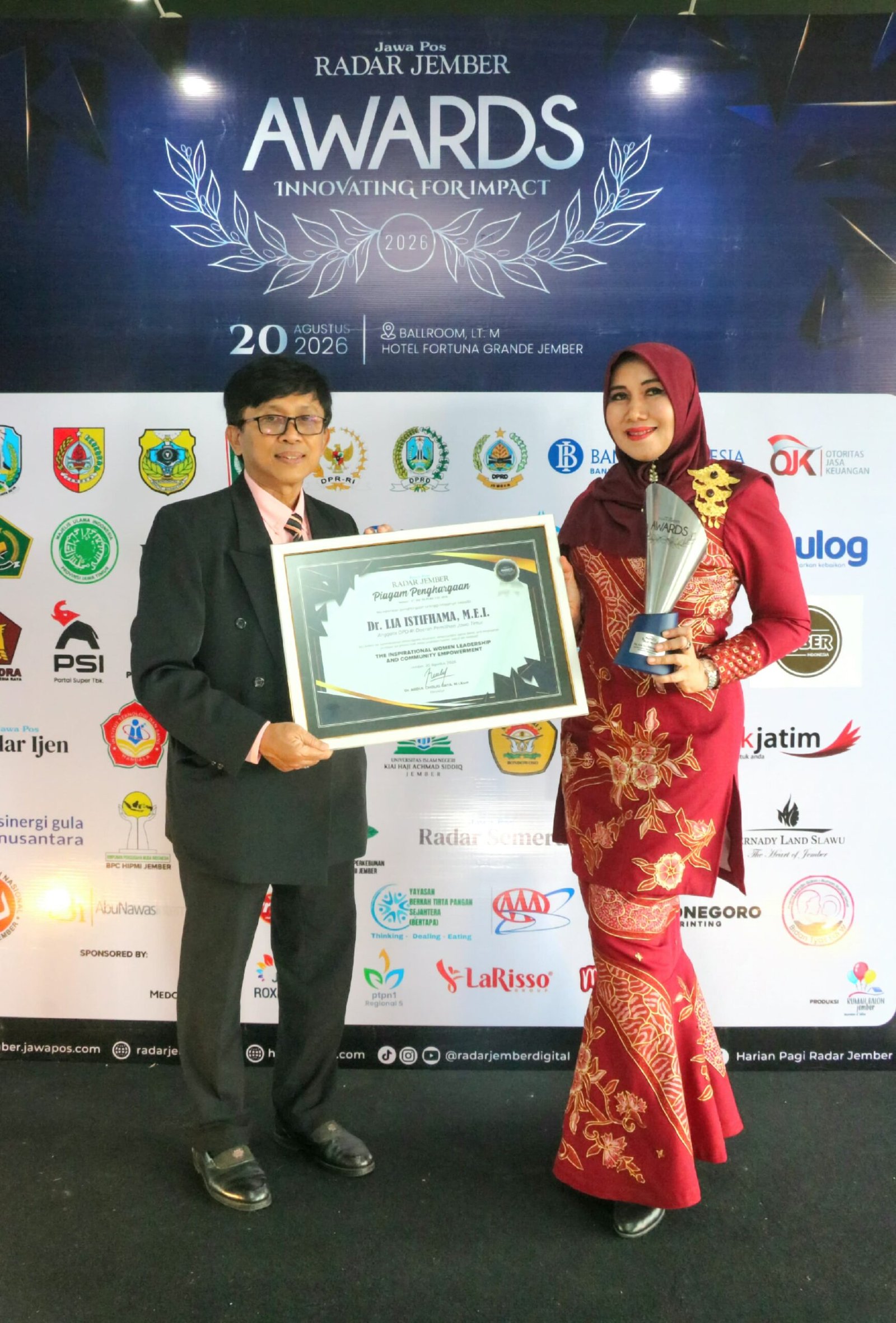 Raih Radar Jember Award 2026, Ning Lia Istifhama Dinilai Konsisten Berdayakan Masyarakat